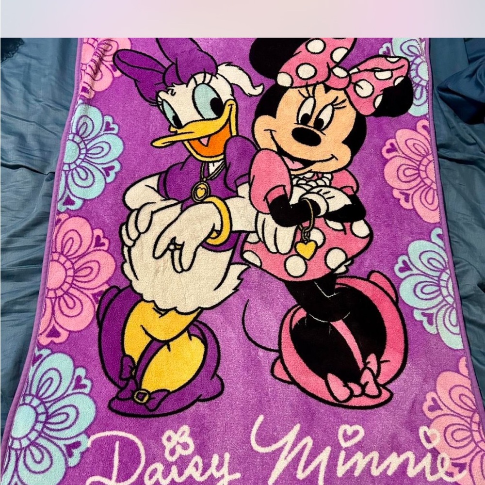 Disney Minnie and Daisy Floral Blanket